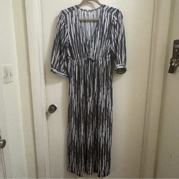 Half Moon by Modern Movement Dresses & Skirts - Half Moon‎ by Modern Movement Women’s Dress Black White Feather Pattern Medium